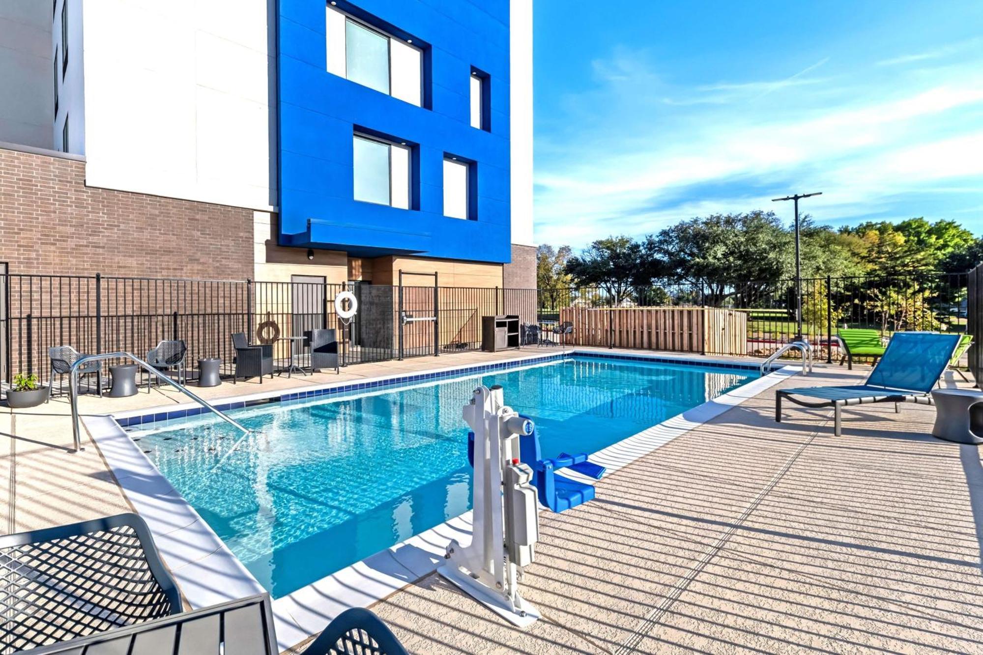Hampton Inn & Suites Sherman Bagian luar foto